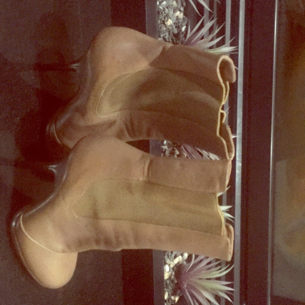 Brown heel boots.